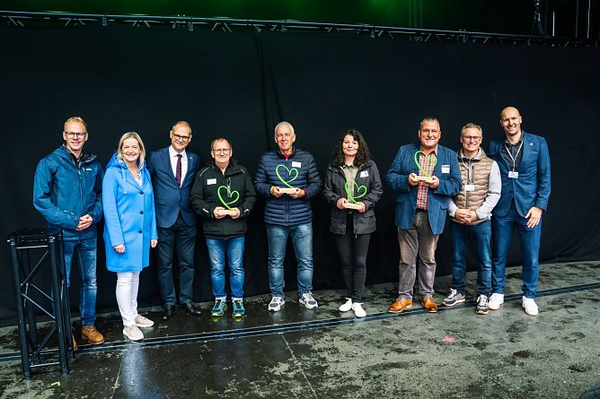 Auszeichnung in Oberhof mit dem Grünen Herzen (Foto: Peter Hollek/TSK) Auszeichnung in Oberhof mit dem Grünen Herzen (Foto: Peter Hollek/TSK)